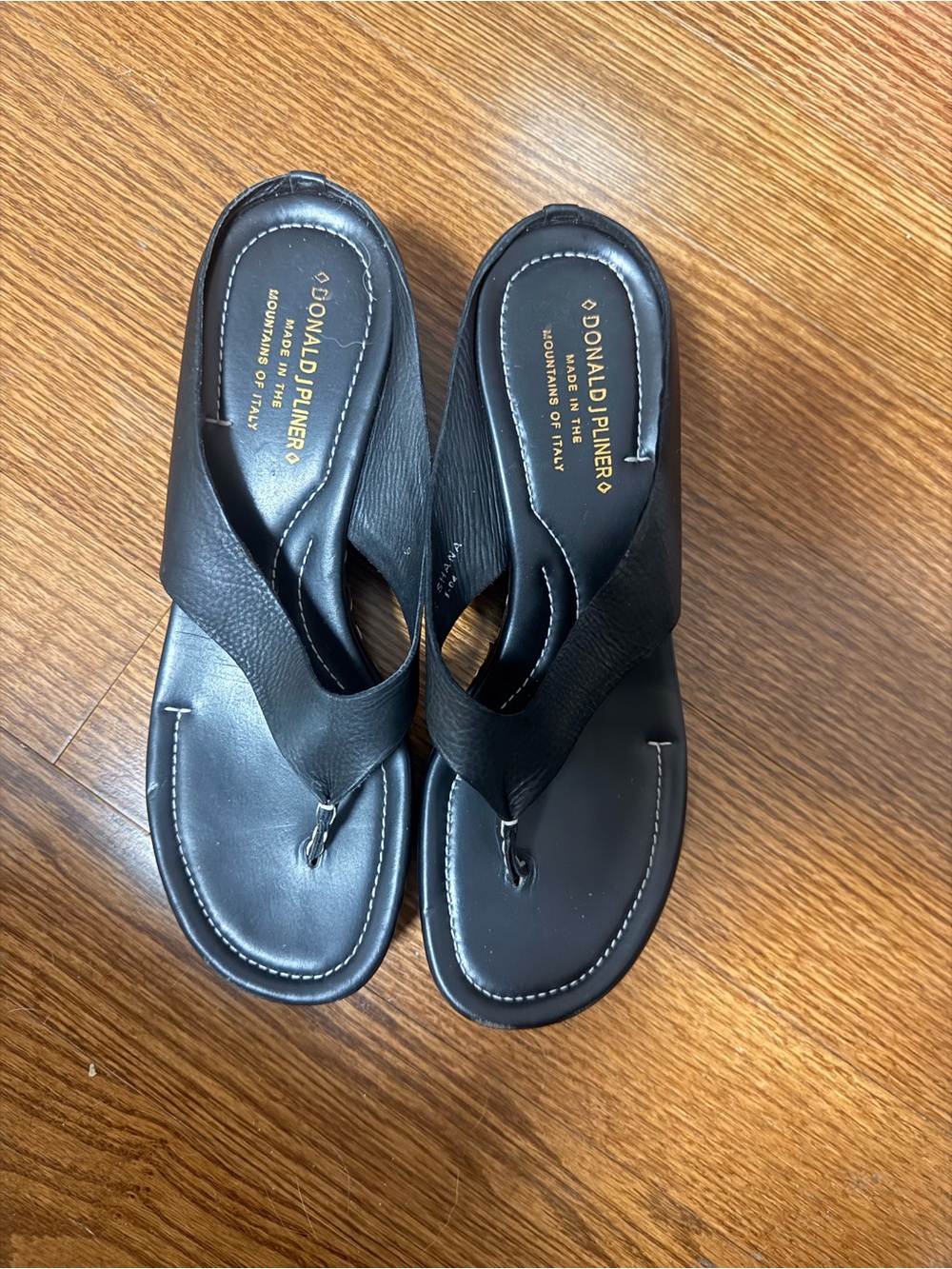Donald J Pliner Shana Black Leather Thong Wedge Sandals Made in Italy 9 Narrow